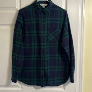 Old Navy Classic button down flannel  size medium. Watch plaid.